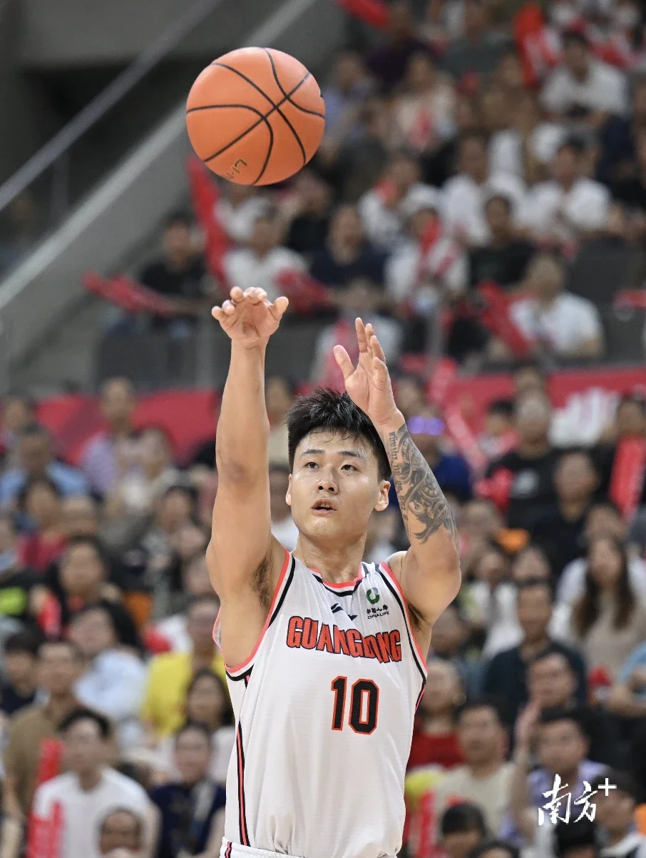  姆巴佩赛点兑现，广东男篮淘汰广厦男篮晋级四强，主帅激动落泪